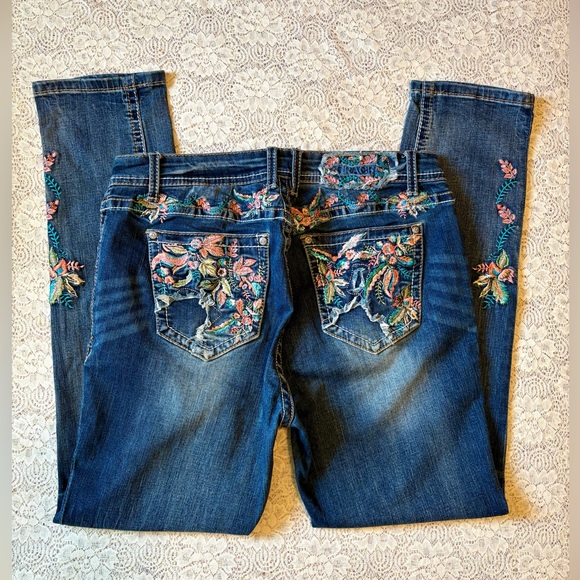 Grace Denim - EUC 31 Easy Fit HTF RARE Grace Straight Leg Jeans with Ornate Floral Embroidery